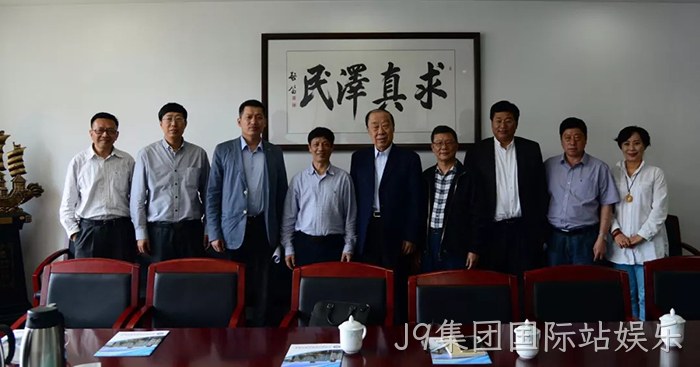 J9集团国际站娱乐董事长颜贻意(左四)考察中国海洋大学 J9集团国际站娱乐董事长颜贻意(左四)考察中国海洋大学